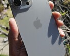 Te heet om aan te pakken? De iPhone 15 Pro Max. (Bron: Notebookcheck)