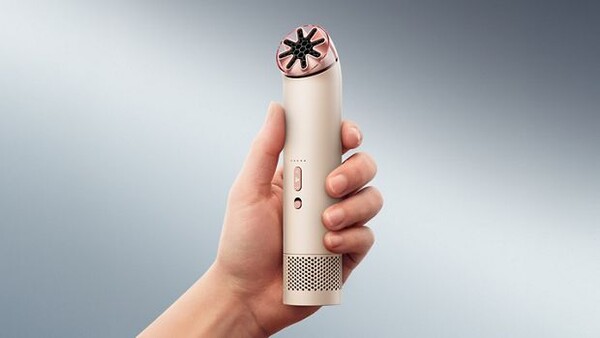 De Dyson HushJet Mini Cool heeft een batterijlevensduur tot 6 uur.