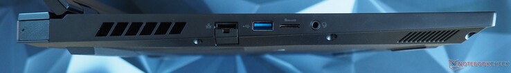 Links: RJ45 LAN, USB-A 3.0, MicroSD-lezer, audio