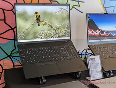 De Lenovo ThinkPad L13 Gen 6 (Afbeelding bron: Notebookcheck)