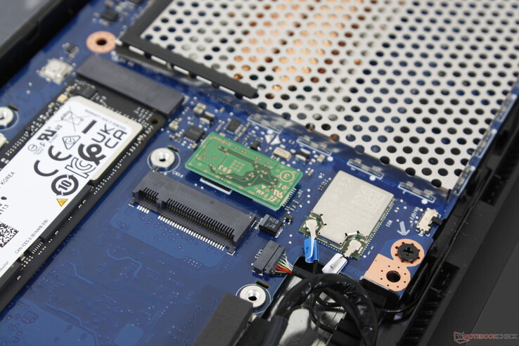 De gesoldeerde Intel Wi-Fi 6 AX201-module is een upgrade ten opzichte van de oudere Qualcomm QCA6174. We hebben geen connectiviteitsproblemen ondervonden bij koppeling met onze Netgear RAX200 testrouter