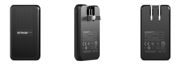 De Retroid Pocket Charger heeft twee USB-poorten en een opvouwbare stekker.
