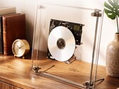 De Syitren RM1-cd-speler toont cd’s in zijn doorzichtige behuizing.