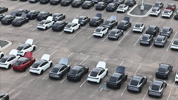 Er zijn genoeg witte interieurtrims van het nieuwe Model Y op voorraad bij Giga Texas