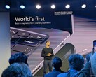 Pavan Davuluri introduceert de magnetische USB-C-oplader die bij elke Surface Ultra-laptop wordt geleverd