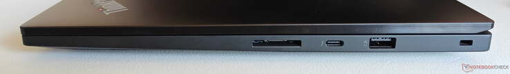 SD-kaartlezer, USB-C 4.0 met Thunderbolt 4 (40 Gbit/s, DisplayPort 2.1, Power Delivery 3.0), USB-A 3.2 Gen 2 (10 Gbit/s, van stroom voorzien), Kensington-slot