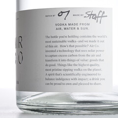 AIR Wodka met biologisch afbreekbare etiketten