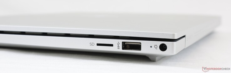 Rechts: MicroSD-lezer, USB-A 3.1 (5 Gbps), AC-adapter