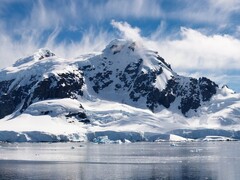 Een afbeelding van Paradise Bay, in het noordwesten van Antarctica. (Afbeeldingsbron: Patrick Poendl, Adobe Stock)