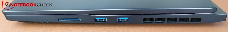 Rechts: SD-lezer, 2x USB-A (5 Gb/s)