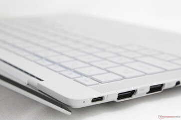 Deksel geopend tot maximale hoek (~160 graden)