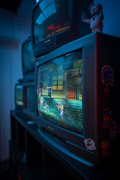 Stap in het verleden met vintage consoles en retro vibes - een weerspiegeling van de nostalgie die wordt verkend op de retro gaming pop-up evenementen in Connecticut (Opmerking: Dit is een illustratieve afbeelding, niet van de evenementen zelf) (Afbeeldingsbron: Ivan Rudoy/Unsplash)