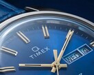 Close-up van de blauwe fumé-wijzerplaat van de Timex Q 1976 Day and Date.