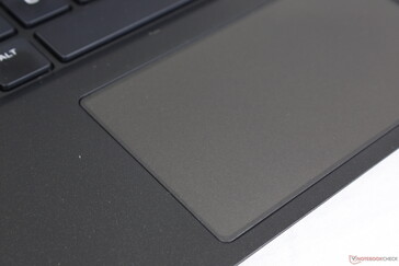 RGB-achtergrondverlichting voor het clickpad is optioneel, net als op de grotere Alienware x17