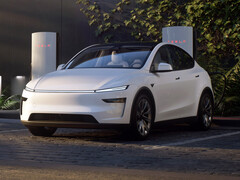De nieuwe Tesla Model Y bij een Supercharger. (Afbeeldingsbron: Tesla)