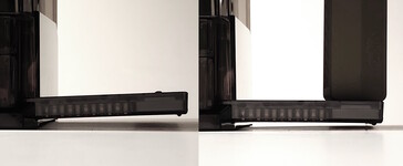 Het oplaaddock van de zaklamp buigt mee met het gewicht. (Afbeeldingsbron: Notebookcheck)