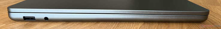 Links: USB-A 3.2 Gen 1 (5 GBit/s), 3,5 mm audio