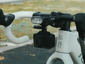 Een blik op de nieuwe fietsverlichting, hier afgebeeld zonder aangekoppelde fietscomputer.
