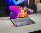 Lenovo Yoga Pro 7i Gen 10 Aura Edition beoordeling - Multimedia-laptop met een geweldig OLED-touchscreen