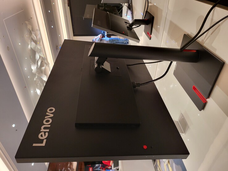 Lenovo's nieuwe bedrijfsmonitor ontwerp (met de T32p-30 als referentie)...