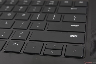 De zwarte toetsen van het toetsenbord en het clickpad trekken sneller vingerafdrukken aan dan op de meeste andere laptops