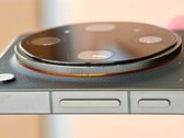 Naar verwachting zal de Oppo Find X10 Ultra in 2027 worden uitgerust met nog grotere dubbele periscoopsensoren. Naast de grotere 10x-telelens behoort ook een grotere 3x-telelens tot de mogelijkheden.