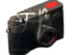 De aankomende Fujifilm half-frame compactcamera is officieel gespot in een gelekte afbeelding. (Afbeeldingsbron: Andrea Pizzini op YouTube)