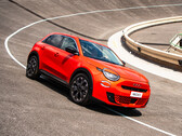 Fiat heeft zijn retro-geïnspireerde 600e elektrische compacte SUV in een rode kleurstelling gelanceerd in samenwerking met (RED) om hiv/aids te helpen bestrijden. (Afbeelding bron: Fiat)
