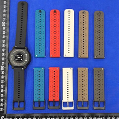 De Suunto Race 2 met verschillende horlogebanden van de eerste partij. (Afbeeldingsbron: Japanse Radio Autoriteit)