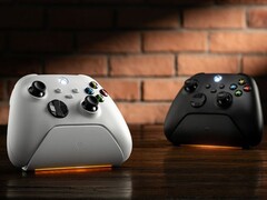 Het 8BitDo Ultimate Charging Dock voor Xbox-controllers in wit en zwart.