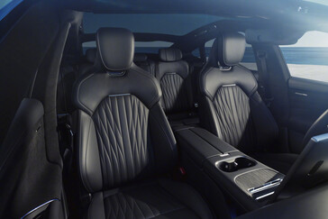 Xiaomi SU7 (2026) in de nieuwe kleur Capri Blue: De elektrische sportsedan krijgt meer dan alleen een kleine facelift. (Afbeeldingsbron: Xiaomi)