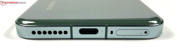 Onderkant: luidspreker, USB-C 3.0, microfoon, dubbele SIM