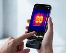 De nieuwste warmtebeeldcamera van Rision maakt gebruik van de camera van de smartphone om de beeldkwaliteit te verbeteren.