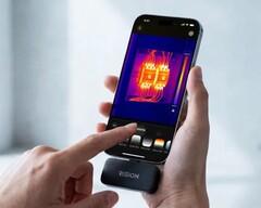 De nieuwste warmtebeeldcamera van Rision maakt gebruik van de camera van de smartphone om de beeldkwaliteit te verbeteren.