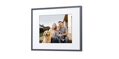 De Ugreen Gallery-fotolijst toont foto’s op een 13,3-inch E Ink Spectra 6-scherm.