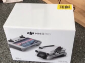 De DJI Mini 3 Pro met zijn nieuwe RC Pro-afstandsbediening. (Afbeelding bron: @JasperEllens)