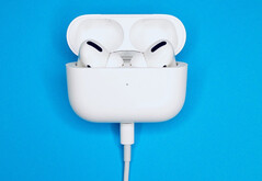 De aangepaste AirPods Pro zullen te bestellen zijn voordat Apple Lightning schrapt ten gunste van USB Type-C. (Beeldbron: John Smit)