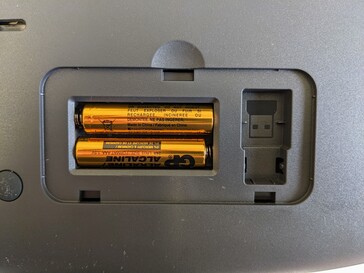 Logitech zegt dat elke set batterijen tot drie jaar meegaat.