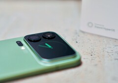 De Xiaomi 17 Pro Max heeft een vrij groot scherm aan de achterkant. Wat kunt u ermee doen? (Afbeeldingsbron: Notebookcheck)