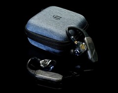 De iFi Go Pod Air wordt op IEM&#039;s aangesloten via een 2-pins of MMCX-connector. (Afbeeldingsbron: iFi Audio)