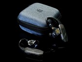 De iFi Go Pod Air wordt op IEM's aangesloten via een 2-pins of MMCX-connector. (Afbeeldingsbron: iFi Audio)
