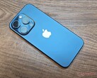 De iPhone 16 Pro-serie zal naar verluidt grotere schermen, slankere randen en verbeterde ultrabrede camera's bevatten. (Afbeelding Bron: Notebookcheck)
