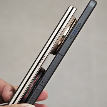 De X200 Ultra en Magic V5, van rechts naar links. (Afbeeldingsbron: Fenibook)
