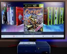  Een gemodde blauwe Xbox 360 met een aangepast homebrew-dashboard op een monitor, waarop het spel "Conker: Live and Reloaded" naast andere Xbox- en emulatortitels. (Afbeelding bron: Modern Vintage Gamer op YouTube)