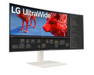 De UltraWide 38WR85QC-W is dan wel een zakelijke monitor, maar hij is ook geschikt voor gaming. (Afbeeldingsbron: LG)