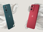 De Moto G05 wordt geleverd in de kleuren Plum Red en Forest Green (Afbeelding bron: Motorola)