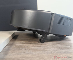 De robotstofzuiger steigert voor obstakels