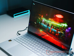 De bijgewerkte Xbox app is momenteel alleen beschikbaar voor de Insiders. Afgebeeld: gamen op een Windows on ARM laptop. (Afbeeldingsbron: Notebookcheck) 