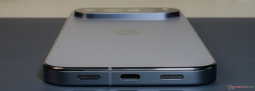 Onderkant: Luidspreker, USB 3.2 Type-C, Microfoon