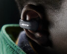 De Ultra Open Earbuds zijn voorzien van een 'gezamenlijk logo' van Bose en Kith. (Afbeeldingsbron: Kith)